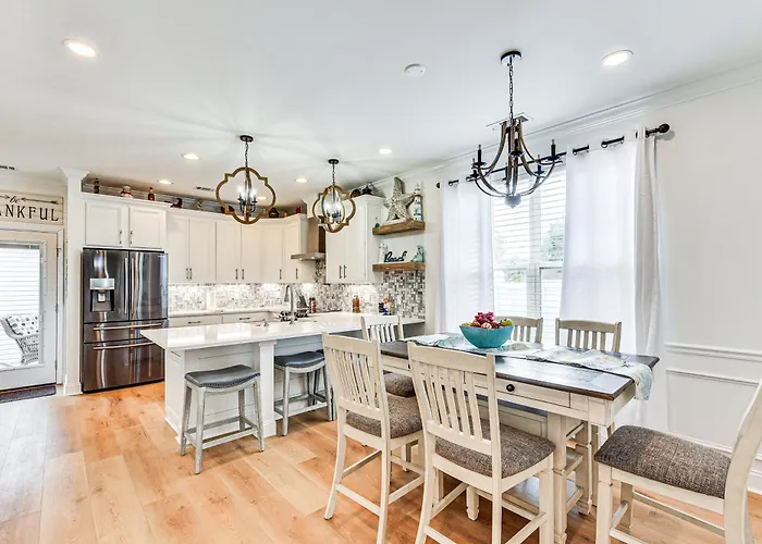 3 Mi To Beaches! Charming Bluffton Escape W/ Yard