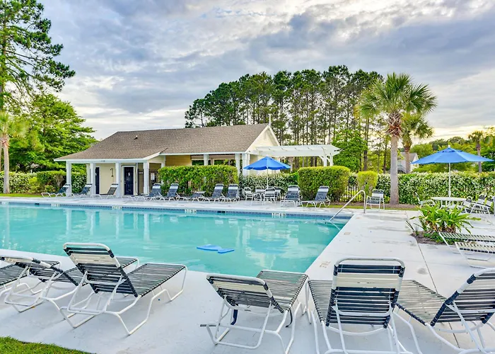 3 Mi To Beaches! Charming Bluffton Escape W/ Yard