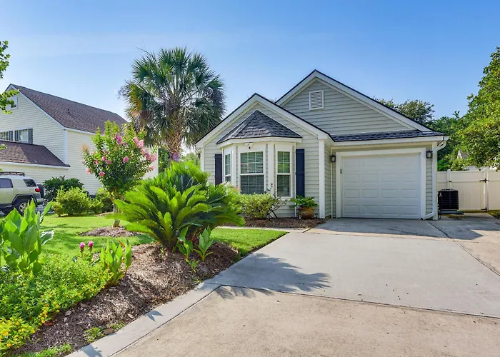 Bluffton Getaway W/ Fenced Yard: 7 Mi To Beach!
