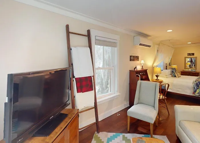 Steps To Riverfront: Dtwn Bluffton Studio!
