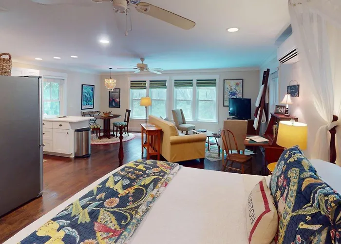 Steps To Riverfront: Dtwn Bluffton Studio!